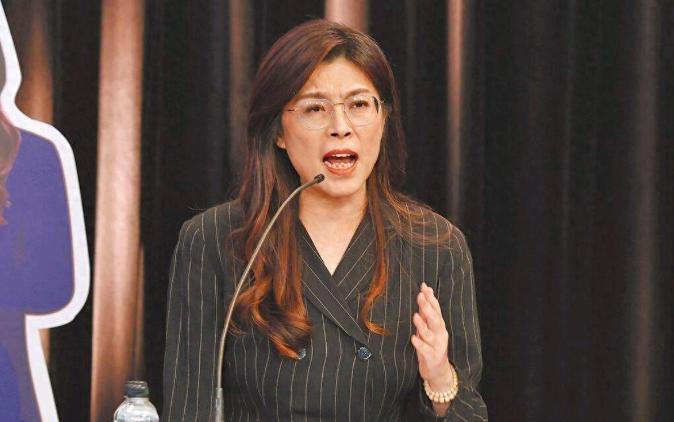 郑丽文表态，现阶段不接受统一！
 
2月3日，郑丽文在接受采访被问及和平统一问题