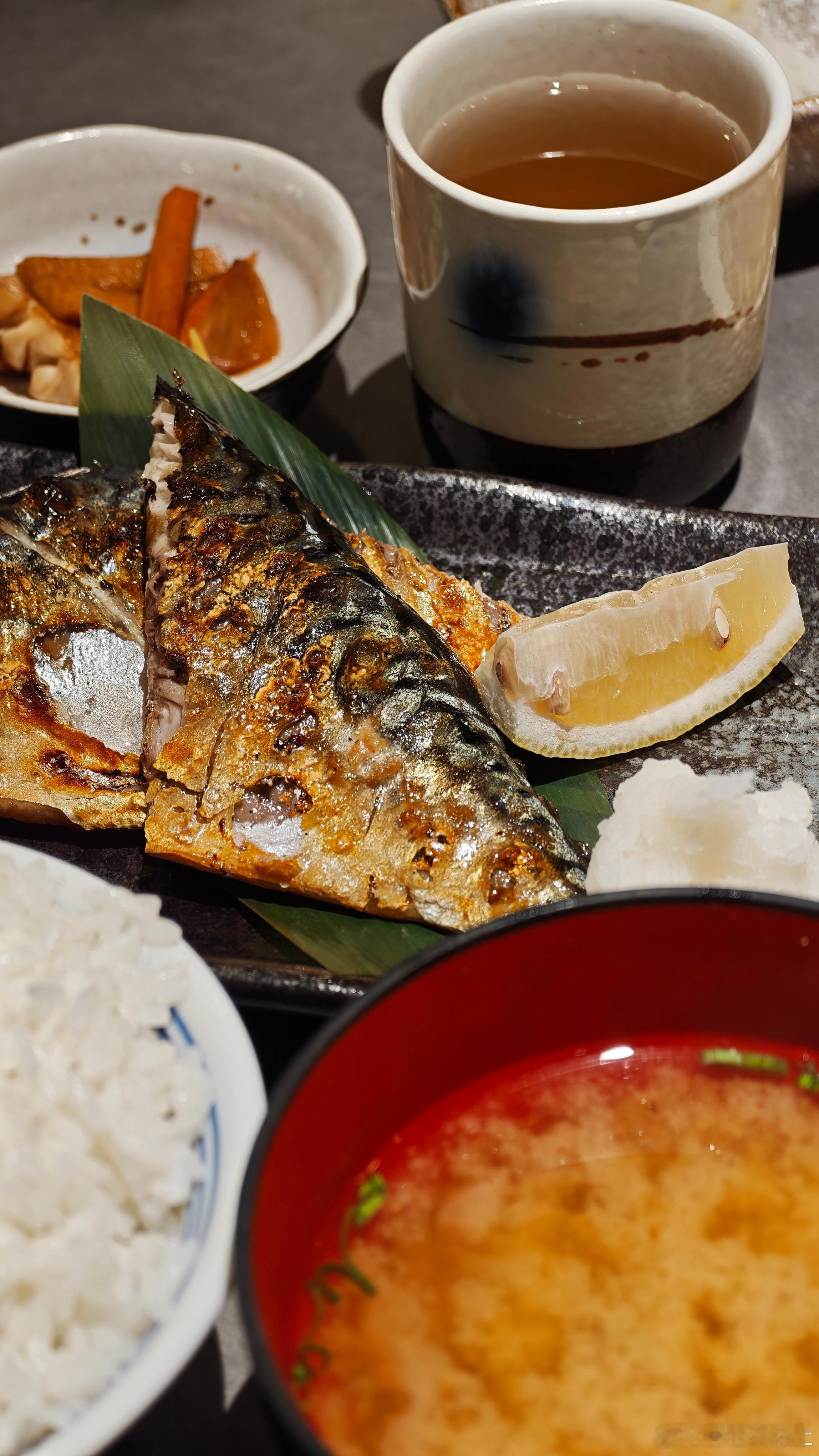 简简单单 吃个午餐美食 推荐大家日料的打卡地也不算网红 很多食物出品都不错 