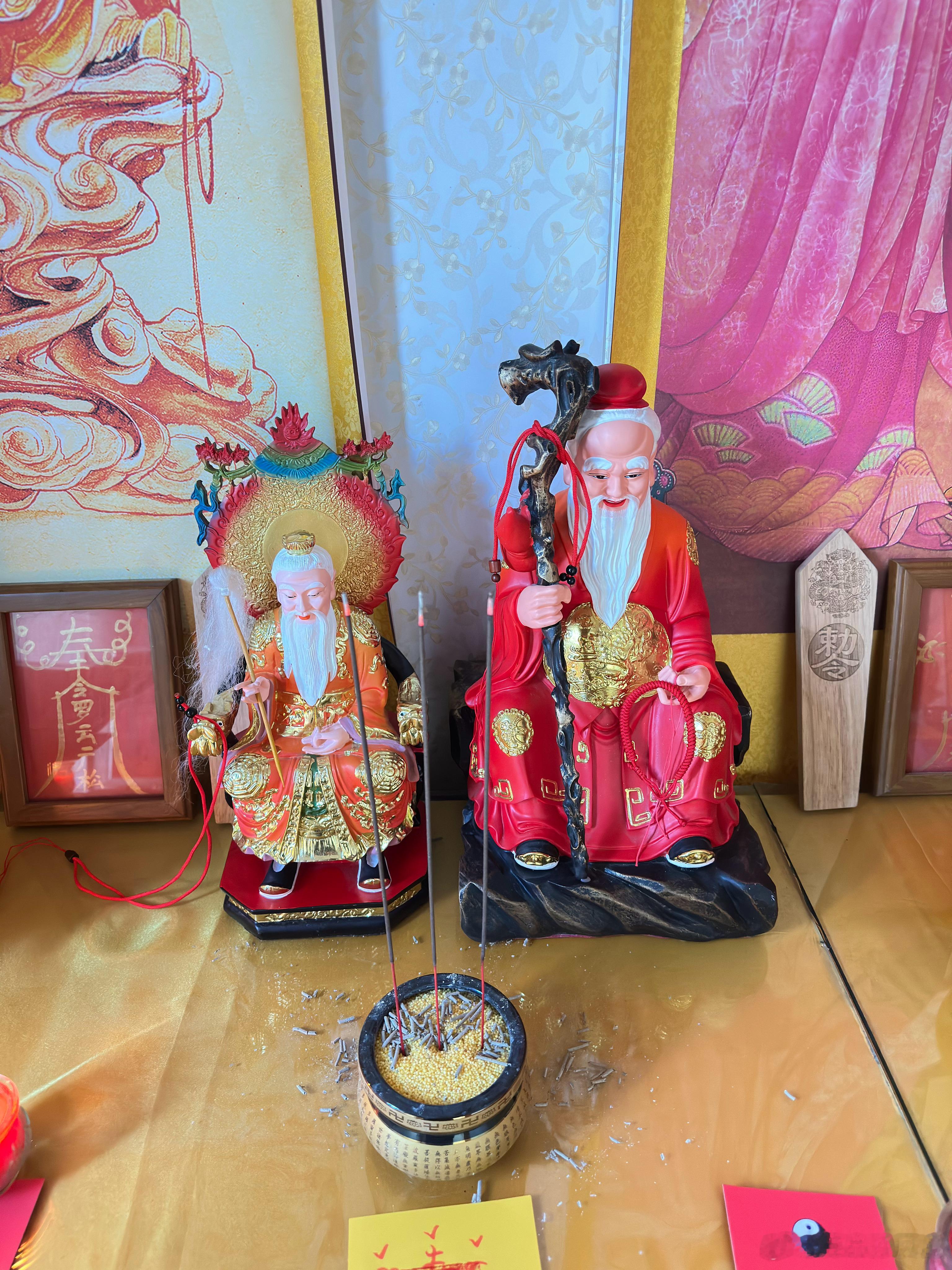 四正为子午卯酉。婚姻宫如果是四桃花子、午、卯、酉四字之一者：主配偶长相漂亮或帅气