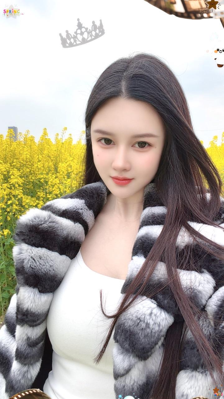 我们爱钱的女人最真实了，只要收了钱和礼物就开心的转圈圈，也没有什么坏心思