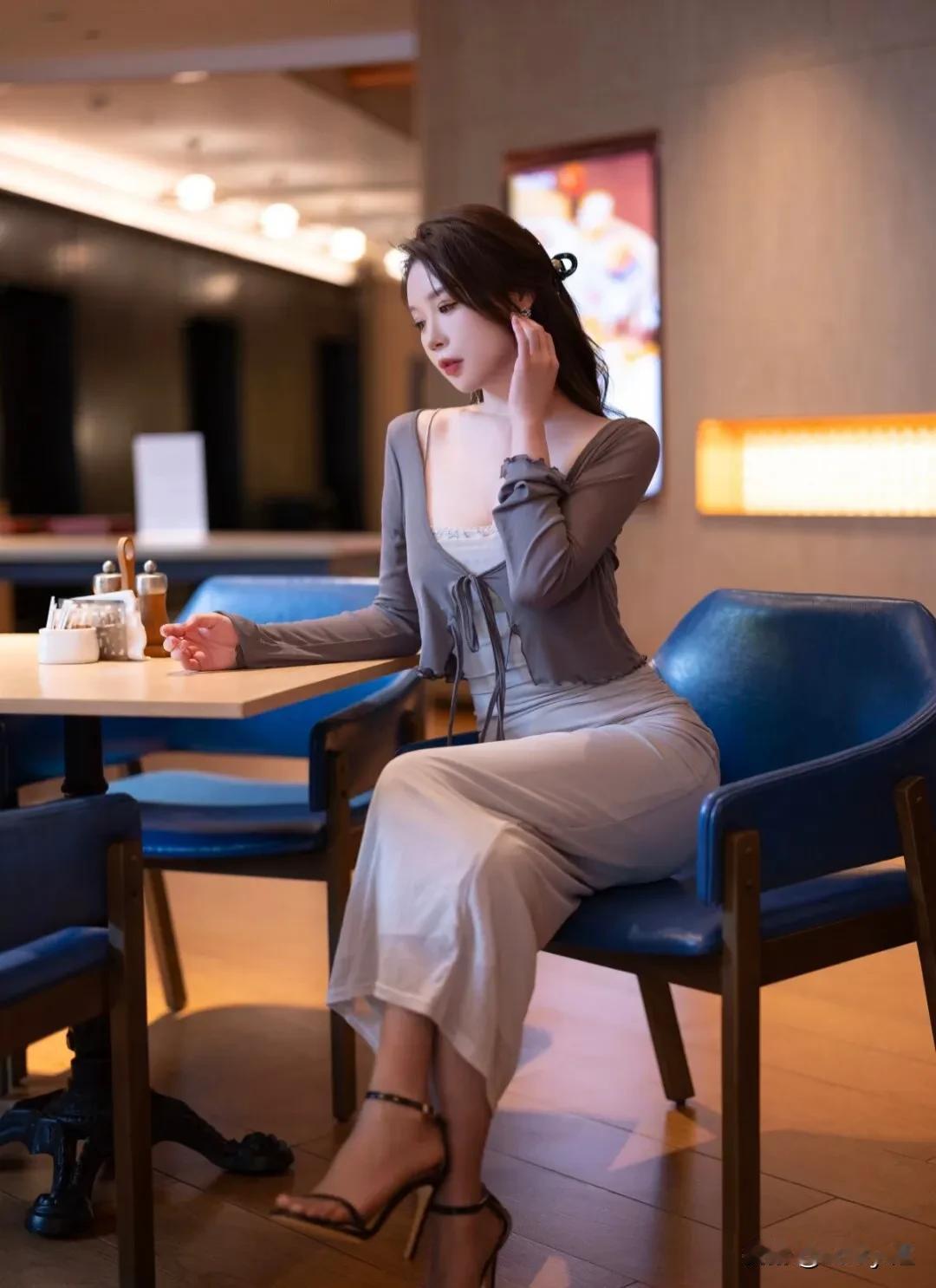 #女人如何穿出含蓄的性感#
#迷人的极品身材# #好身材性感女神# #性感翘臀完