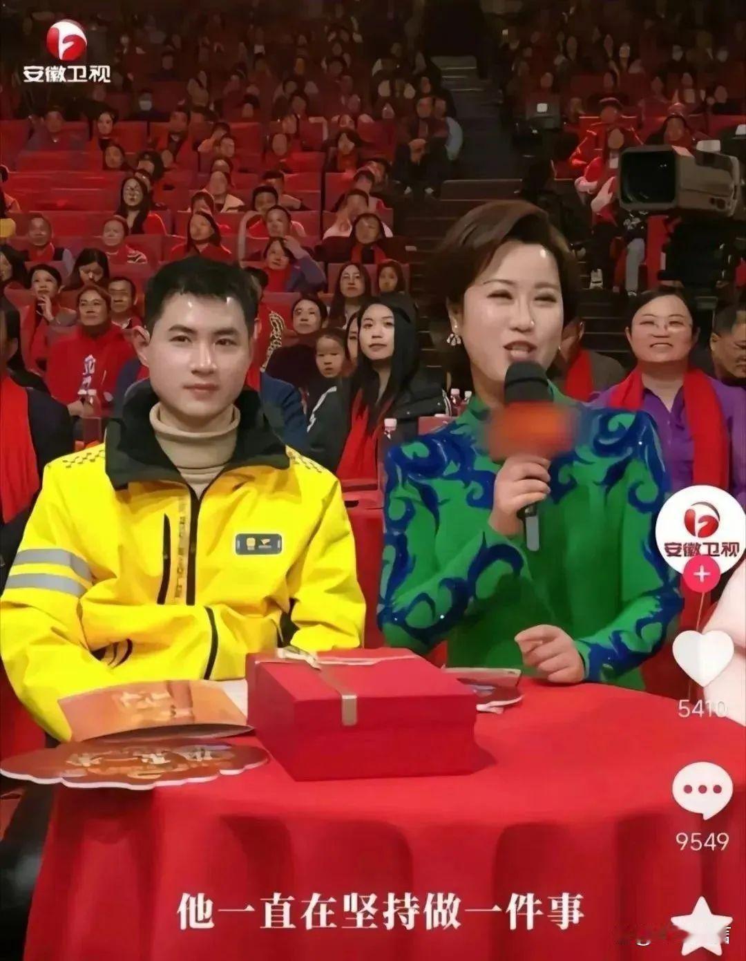 跑外卖一年，我算是把这生活嚼出味儿来了。
以前觉得这城市大得吓人，现在它就在我电