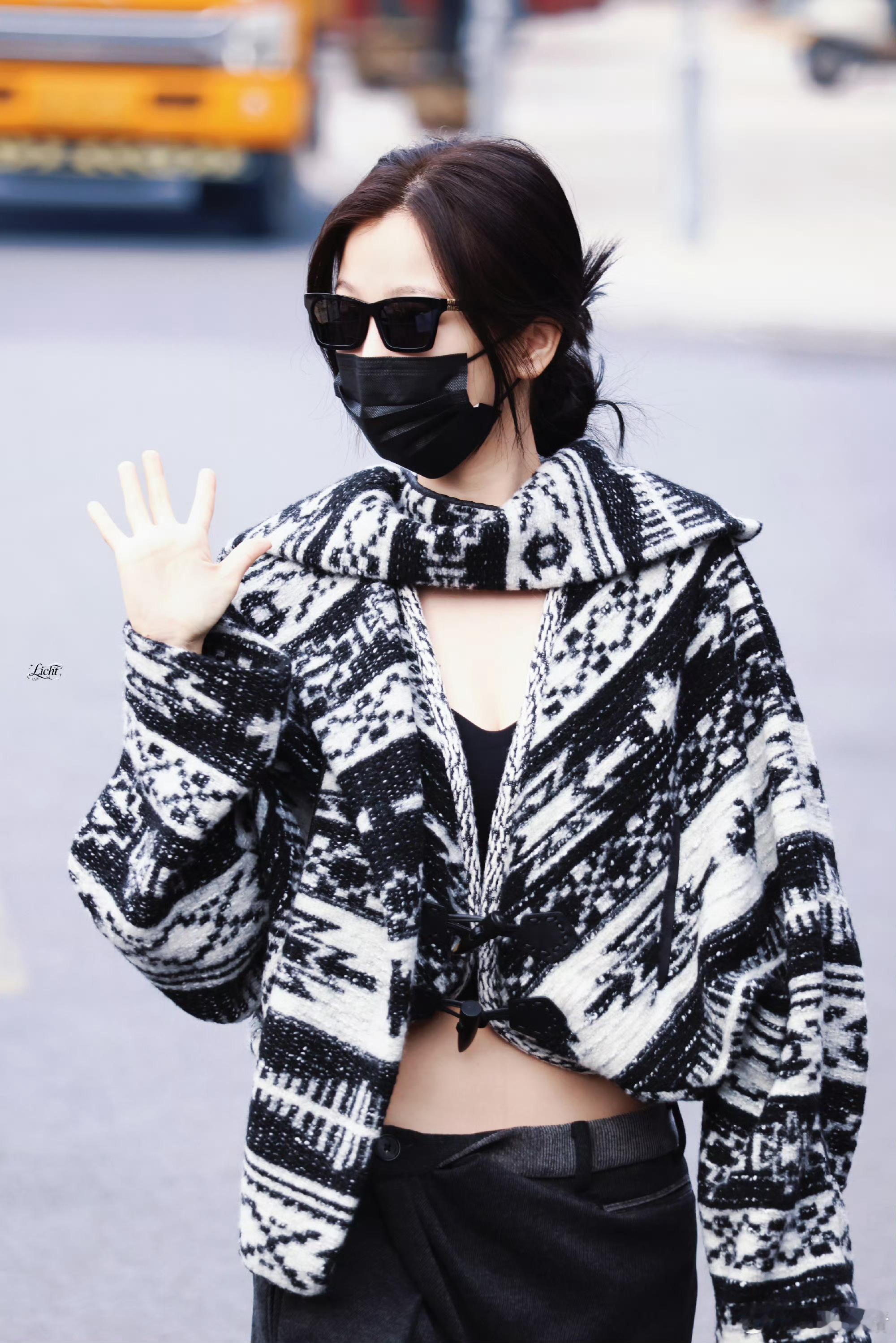 虞书欣《云初令》今日上班饭拍～哇塞辣辣的欣欣🤩 