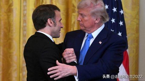 马克龙建议特朗普：“少说点话”


法国总统马克龙表示，特朗普对美国效忠北约的承