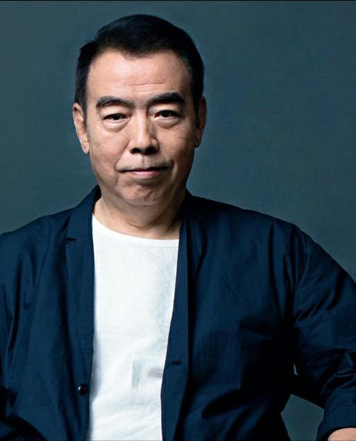 导演，陈凯歌说，拍摄无极，到了香格里拉，那里的风景如画，为了拍摄骑马上山的画面，