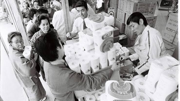 “厕纸之乱”1973年10月，以沙特阿拉伯为首的阿拉伯石油输出国组织成员国宣布，