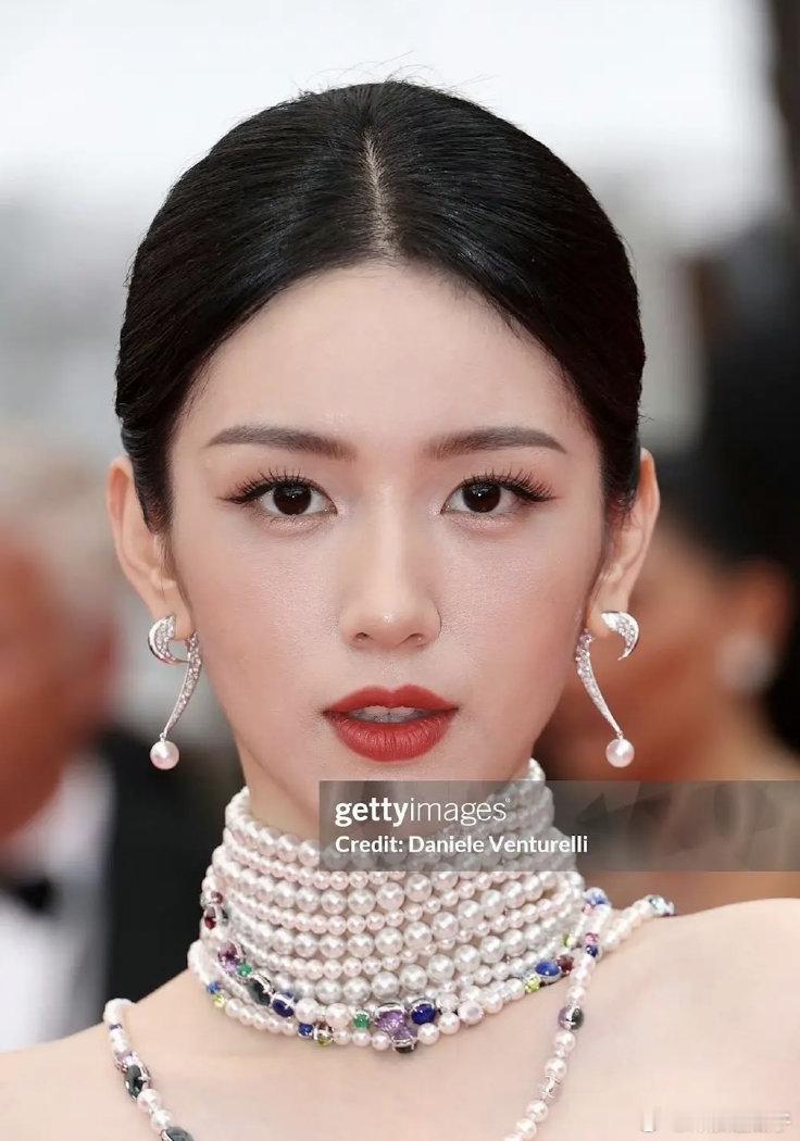 这姐是谁啊？美的很标准 ​​​