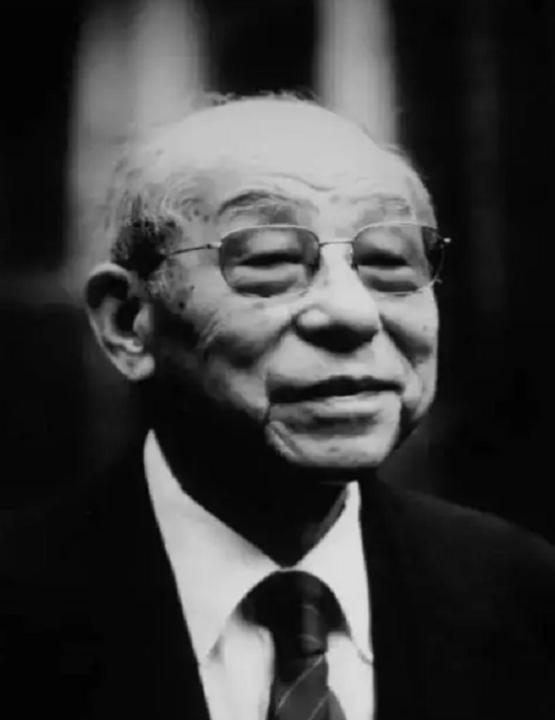 2001年，张学良101岁去世，去世之前他哽咽直言，被扣留时保住自己性命的不是宋