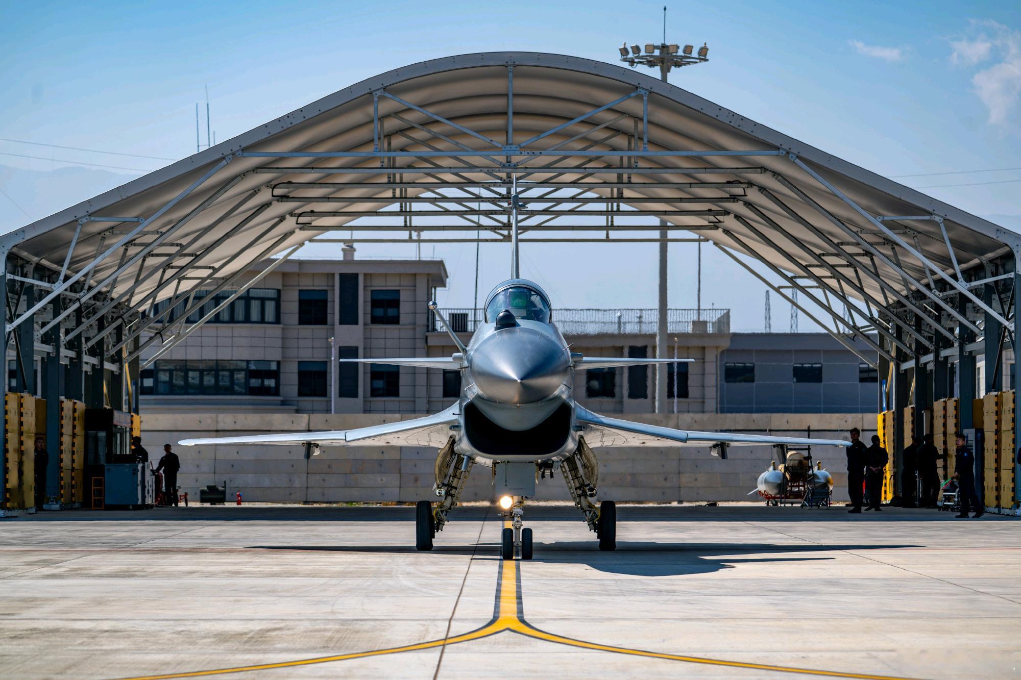 “云岭金雕”歼-10C新家和新棚 烽火问鼎计划制胜空天