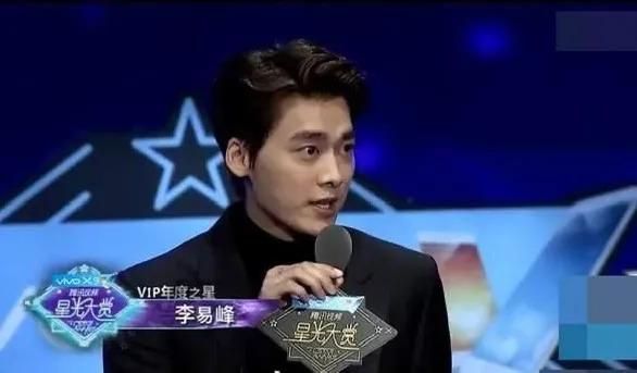 星光大赏历年vip之星
2016年🍃
2017年 杨幂 杨洋
2018年 杨颖