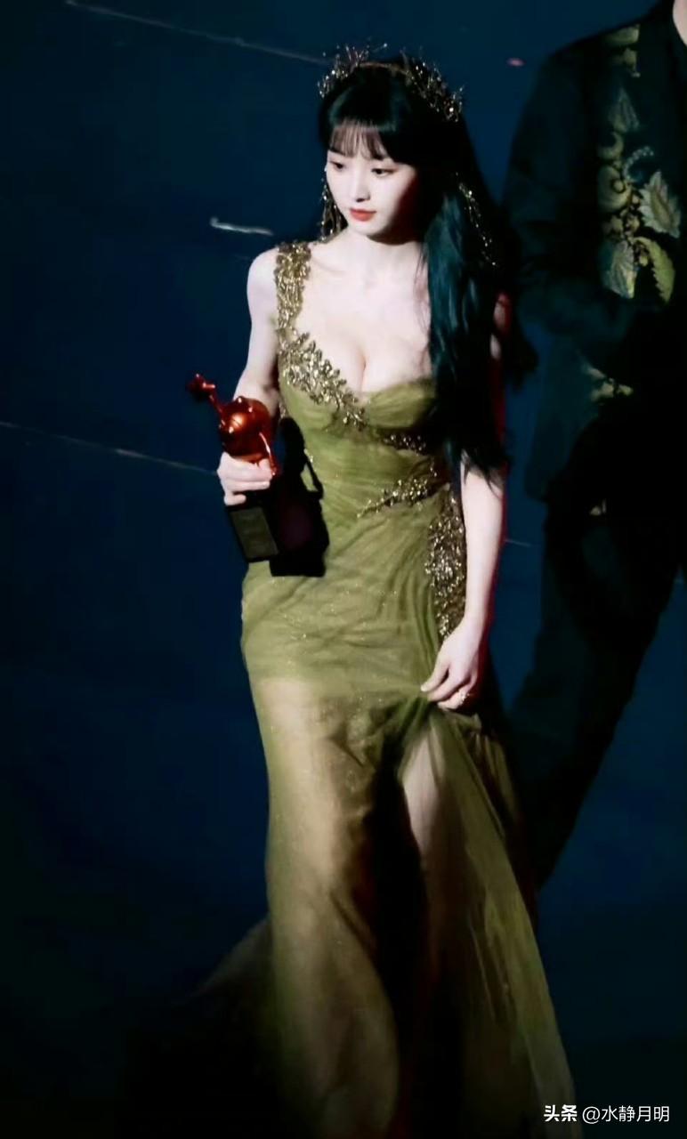 好好演戏吧！
穿成这样真的好嘛？
我们作为观众只认可演员的演技，即使你的样貌不出