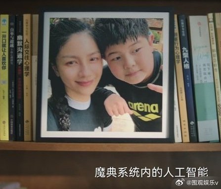 安吉演成毅小时候 看到这张照片的时候都愣了，你别说，安吉和成毅确实有点像[允悲]