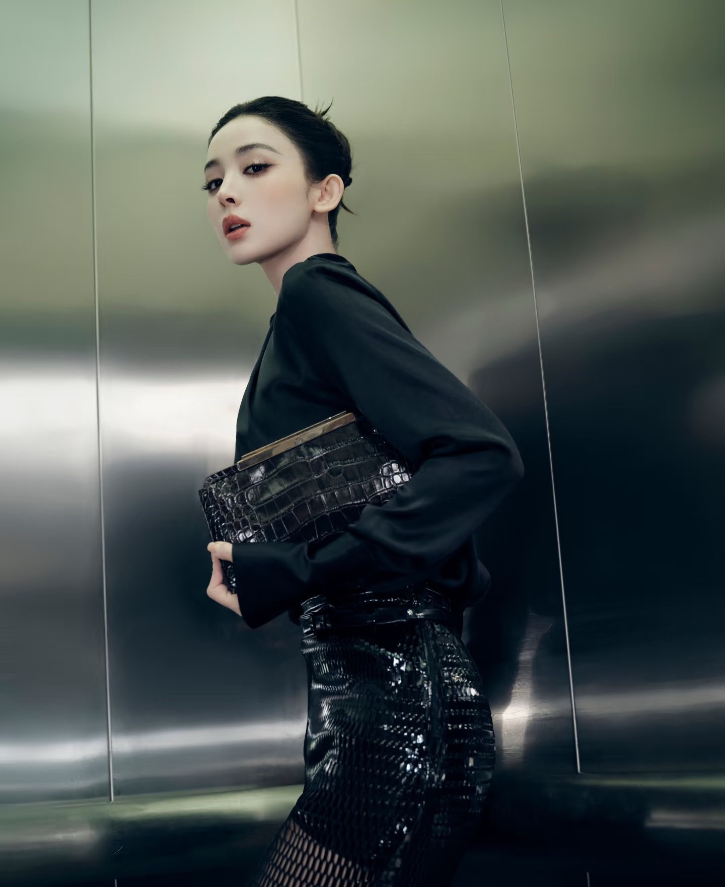 李昀锐古力娜扎活动同框随便一张都可以当地广的权威程度了老公你太权威了！ 