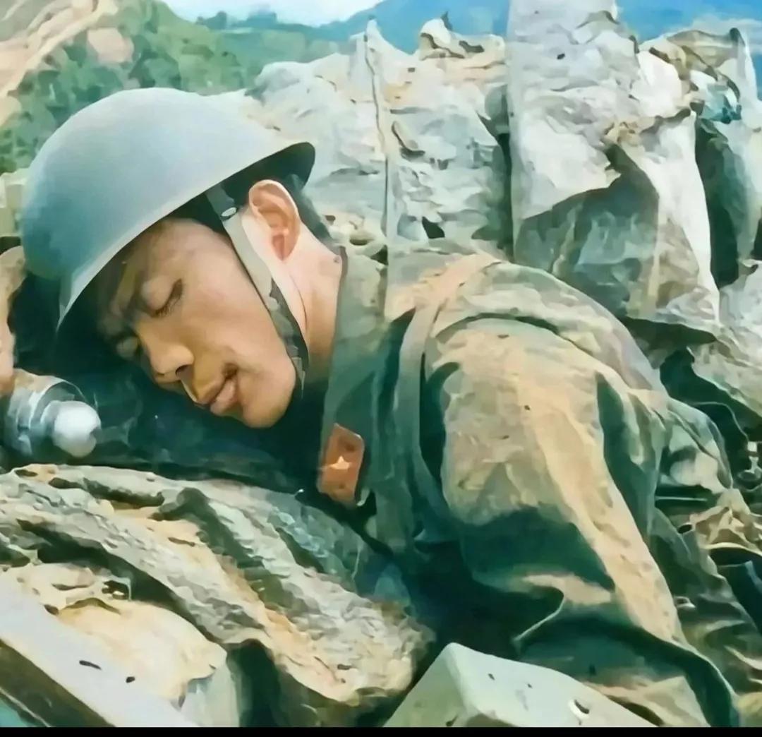 这是一张老山轮战的真实照片，战斗英雄王爱军牺牲时才18岁，他还是个孩子，生命却定