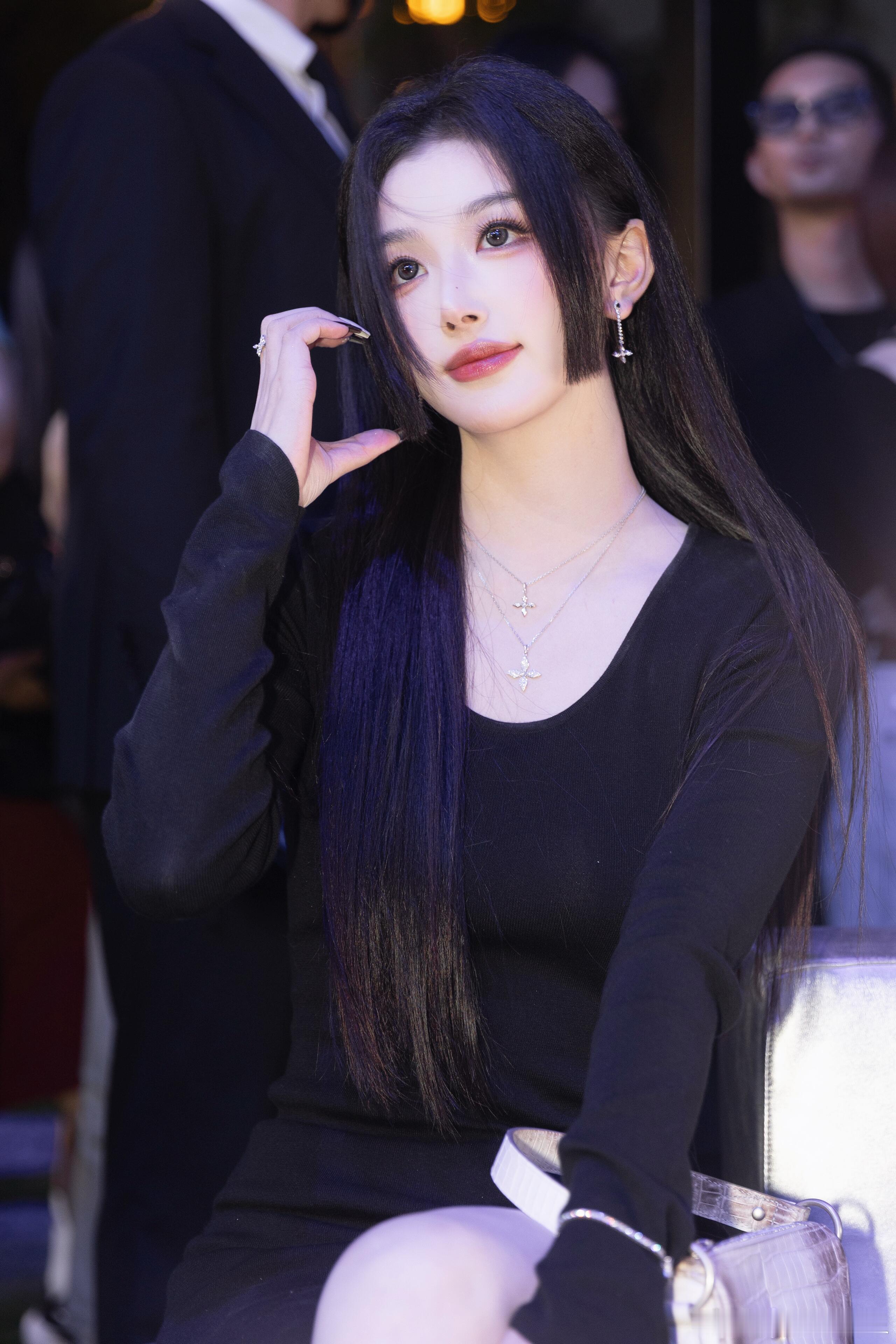 孔雪儿自曝可以一周不洗头 原来美女也有普通人的小烦恼，会嫌洗头麻烦、会拖延洗头时