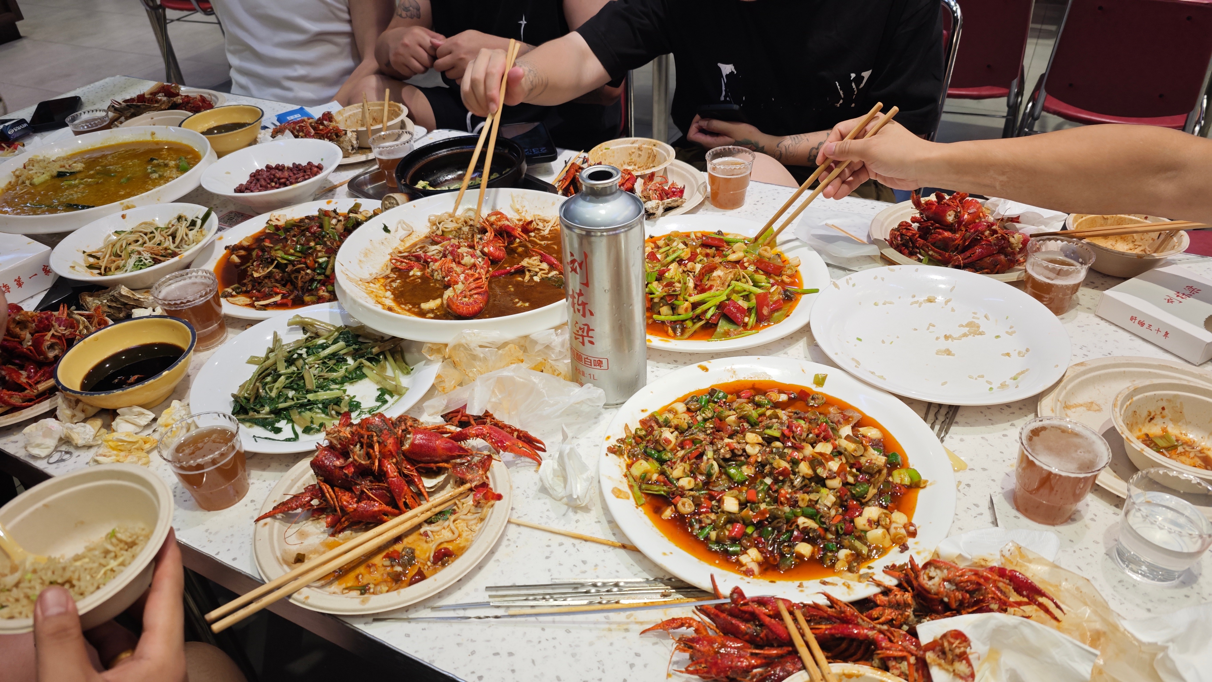 上海这边的规定，真的给赞!室内不能抽烟!!不抽烟的人狂喜，确实是应该这样的，听店