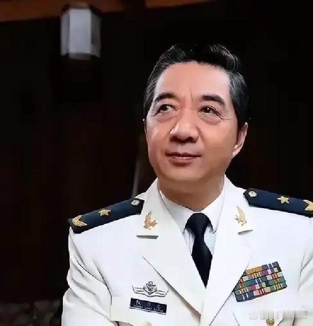 谢谢你张召忠！你真是伟大的预言家！2015年你就说过：“美国啥也不干，让东方大国