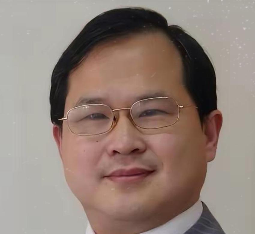 胡伟教授曾说：中美关系搞成现在这样，责任全在中国，咱们得反思自己，还得跟西方站在