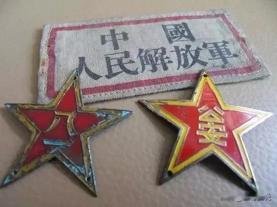 武警部队各个时期的帽徽，从简洁大方到高端大气，每一款都有自己的时代特点。
武警的
