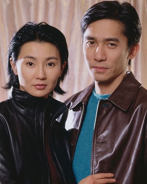 2001年，张曼玉与梁朝伟，登上美国《村声》杂志的同框写真。 