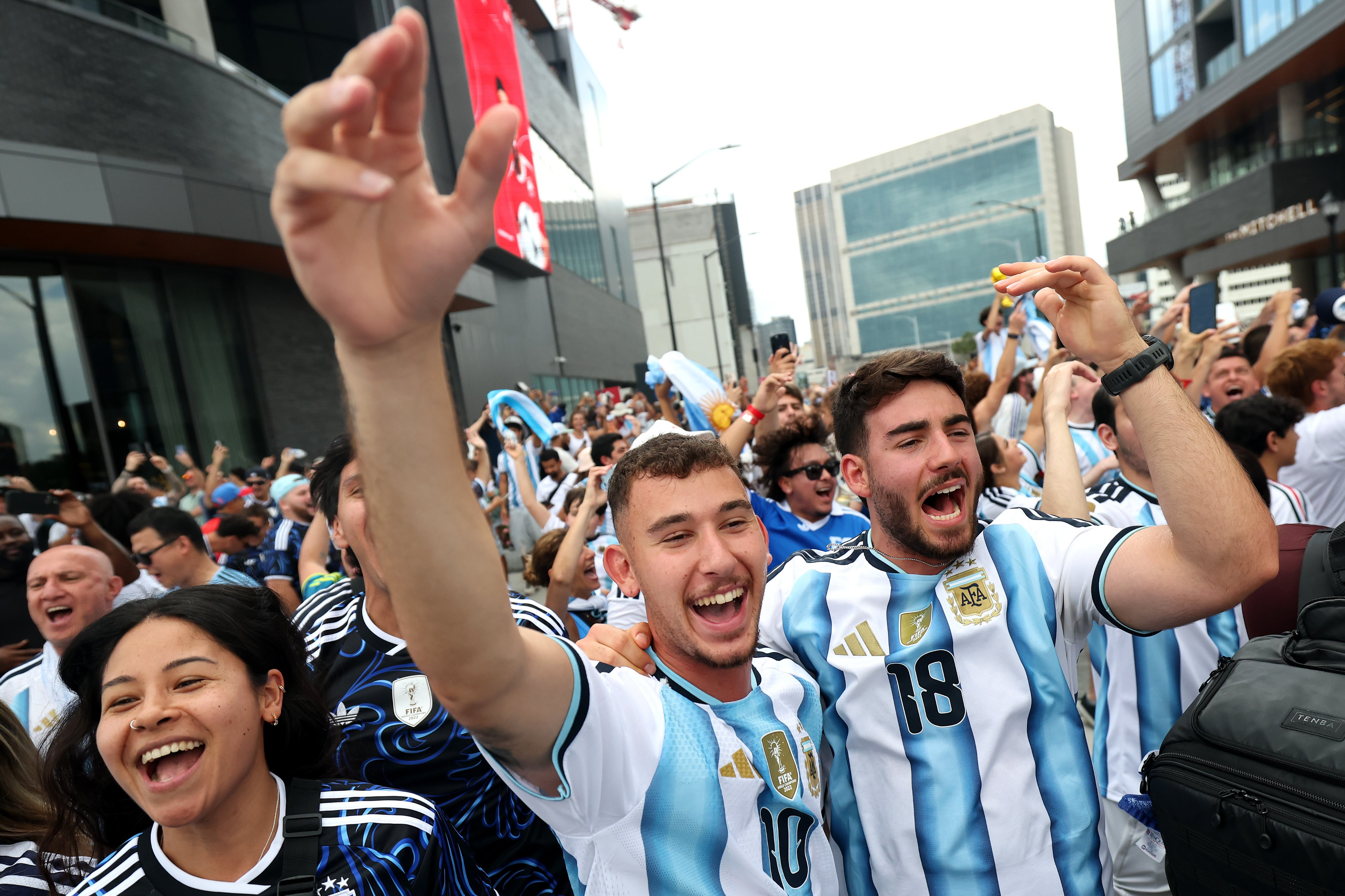 ✅🗣✊🏻【大部队已到比赛现场！】南美足联：🇦🇷阿根廷首发11人↓世界杯半
