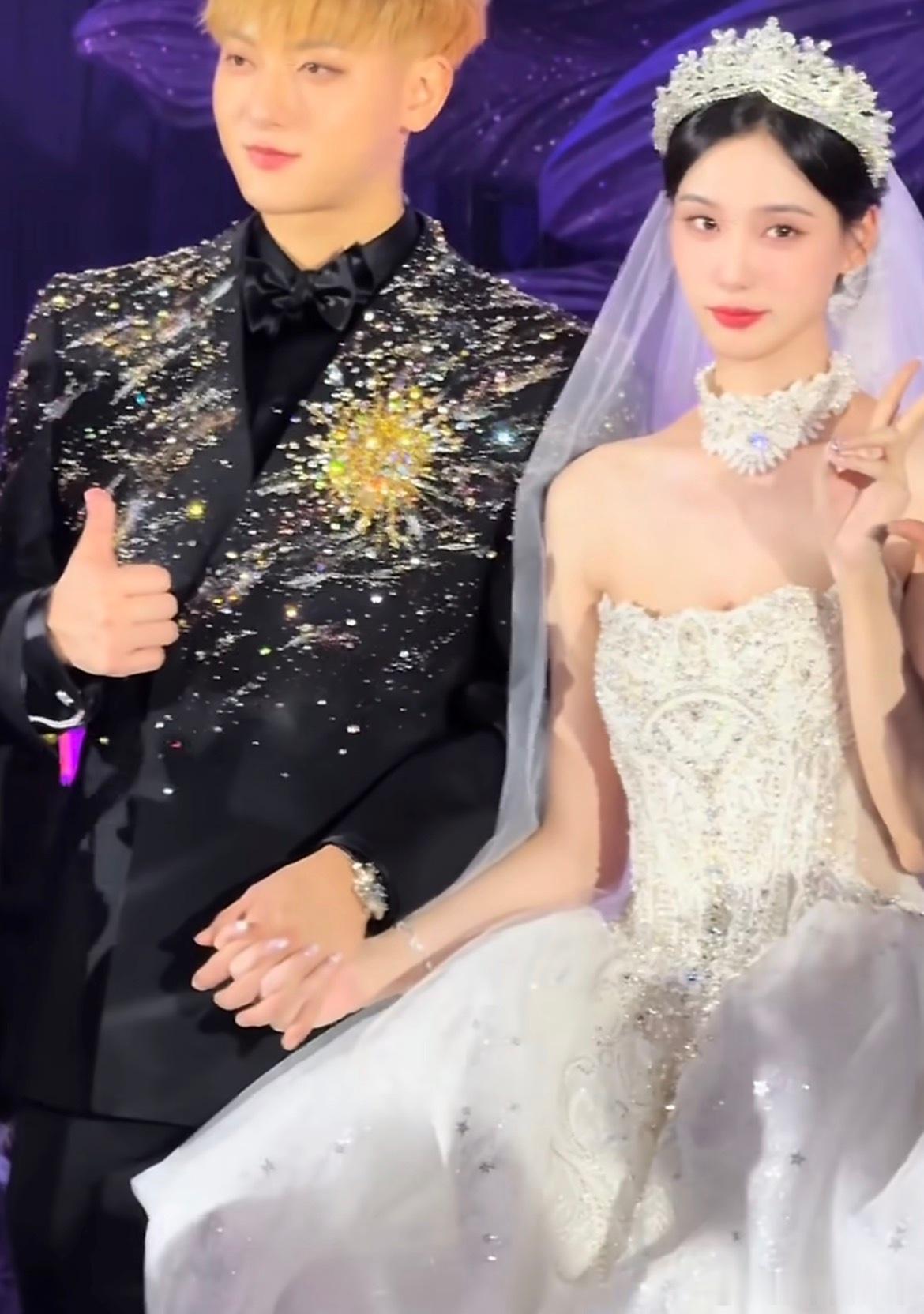 曝徐艺洋在美国生的孩子两个人恋情也公开了婚也结了生个孩子有什么奇怪的吗？结婚生子