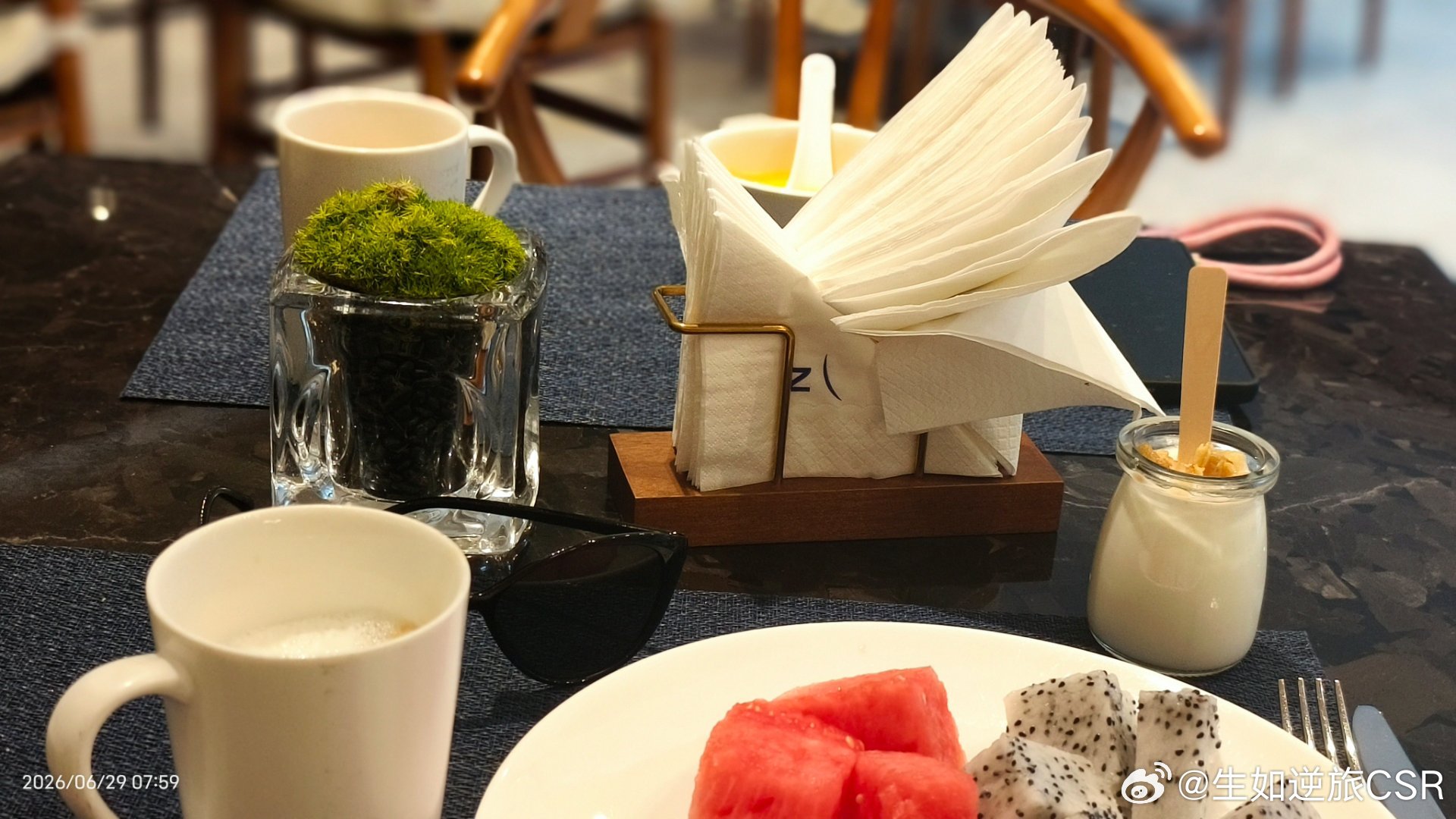 速度與激情的周末後，週一和閨蜜一起的慢節奏酒店早餐，給新的一周充滿電☕ 上海·上