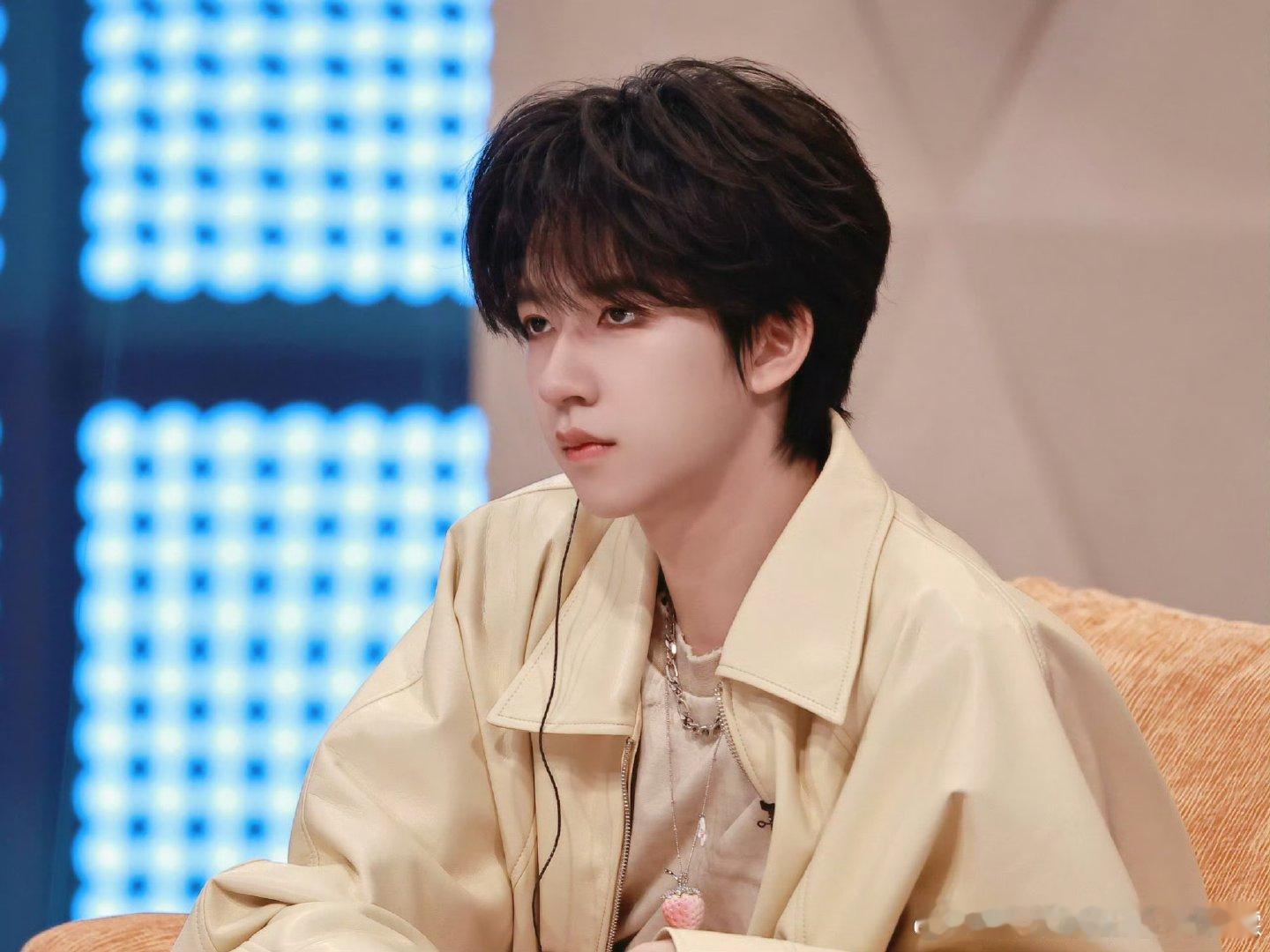 贺峻霖自拍好帅 是谁被贺峻霖的自拍帅晕了？每一帧都戳中喜好，今日份心动是他给的！