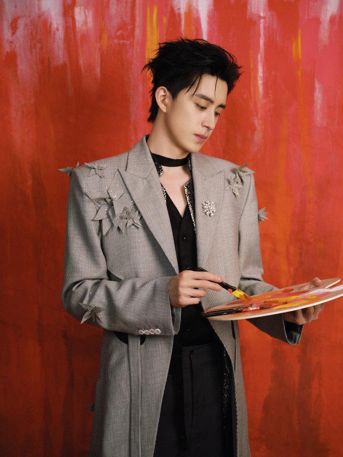 终于在内娱见到了浓颜系姐弟 今晚的造型师太会了！给娜扎选了凸显冷白皮和身材的金色