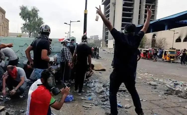 快讯！
特朗普突然宣布了。
当地时间1月2日，特朗普在美国公开说要干涉伊朗的骚乱