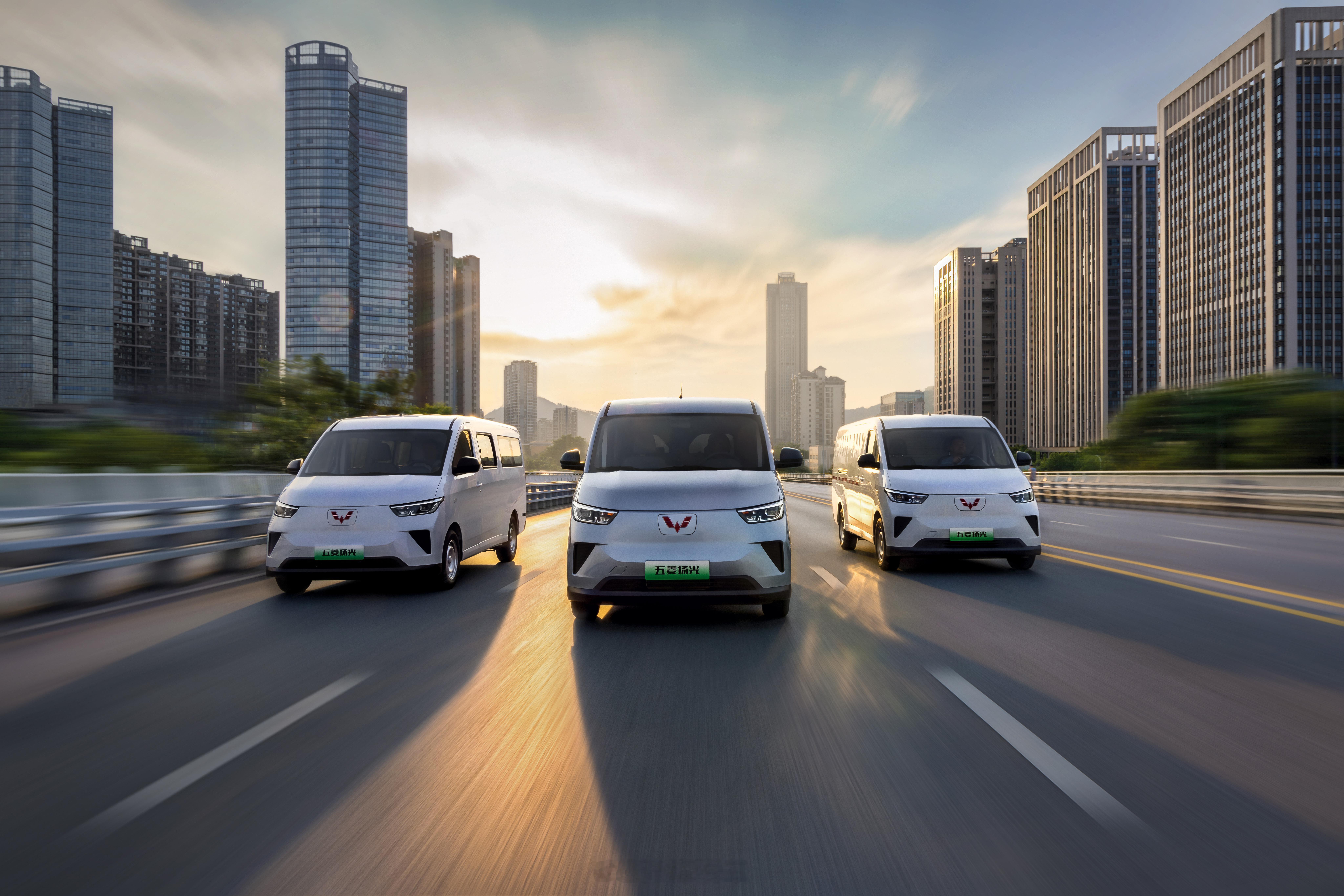 10万用户让每一程都扬光！五菱扬光销量突破10万台！ 