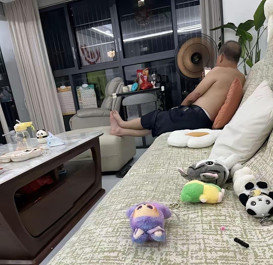 老人在农村呆惯了，来到城里真的很随性，有些习惯作为儿媳真心受不了！天气太热，直接