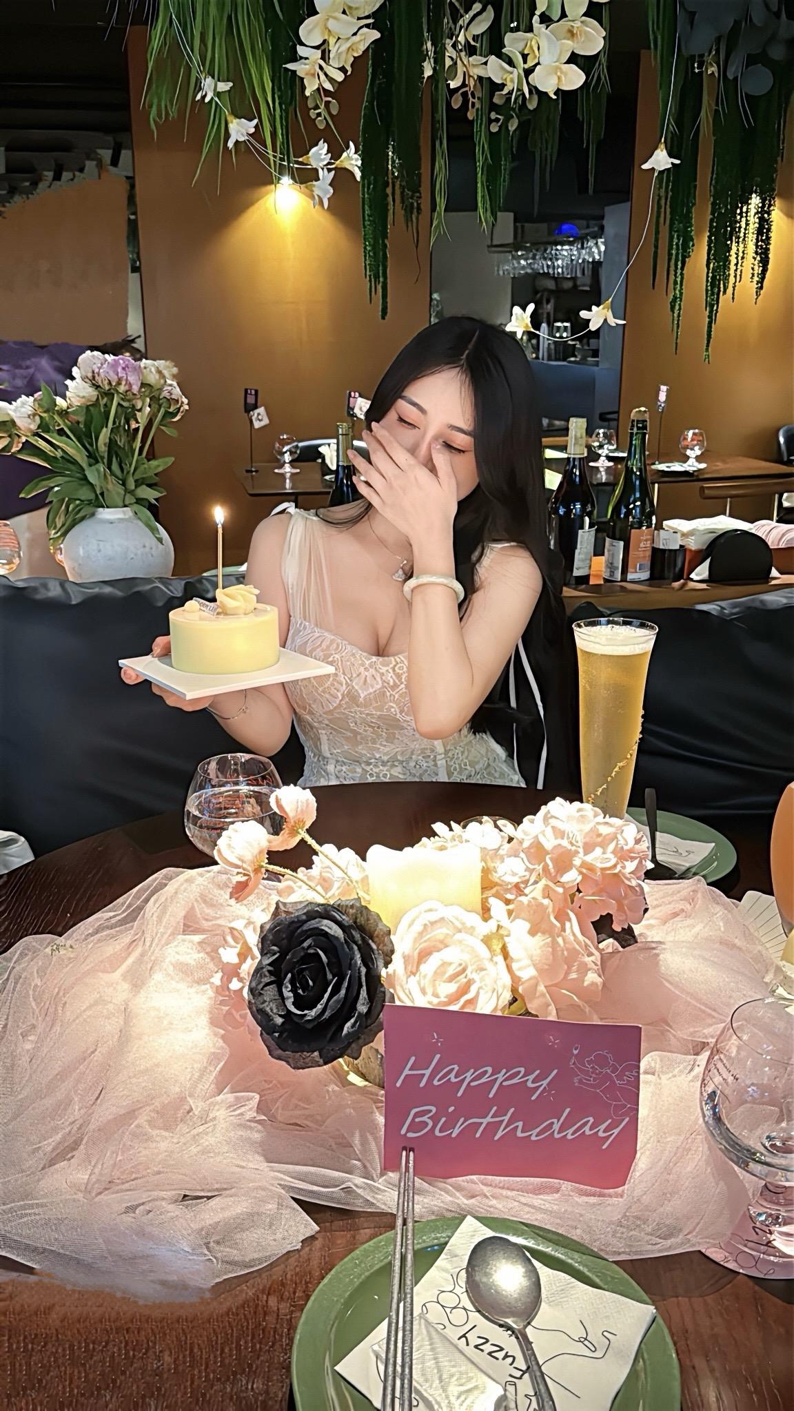 爱自己 又一年 🎂。