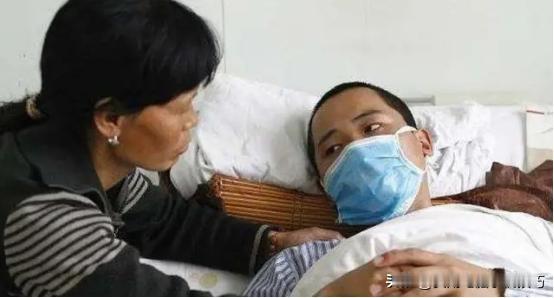 17岁少年以2万块卖掉右肾，竟只为买新款苹果手机，怎料没过多久，王阳的腰部便开始