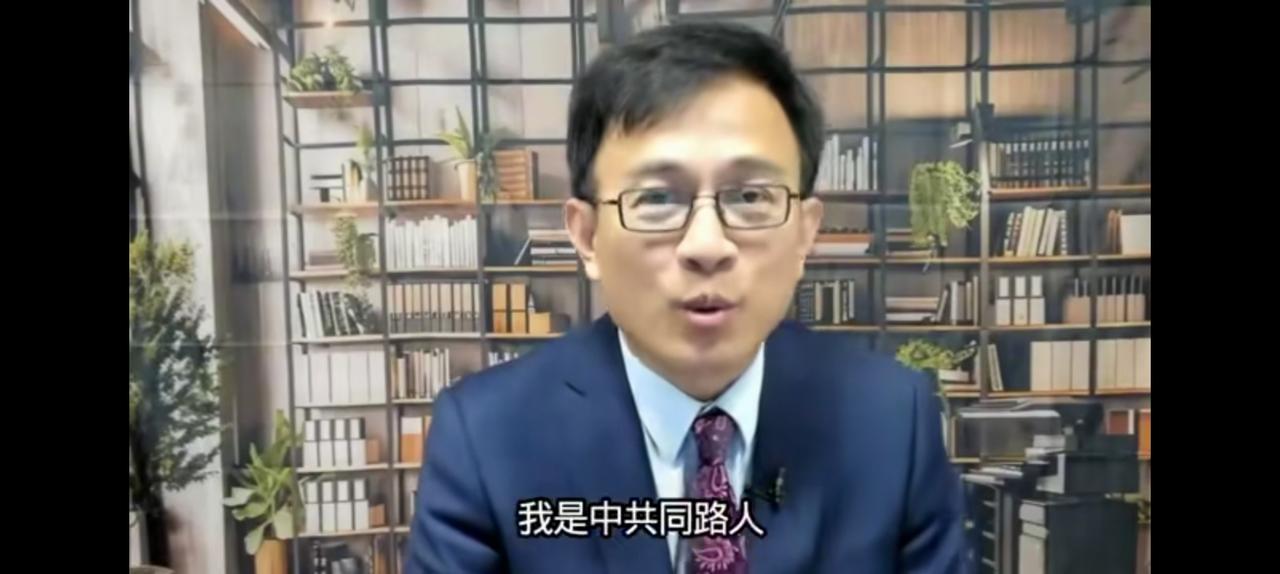 彭文正单枪匹马挑战台湾媒体“我是中共同路人”。
无人反驳，
不啻于无声处听惊雷。