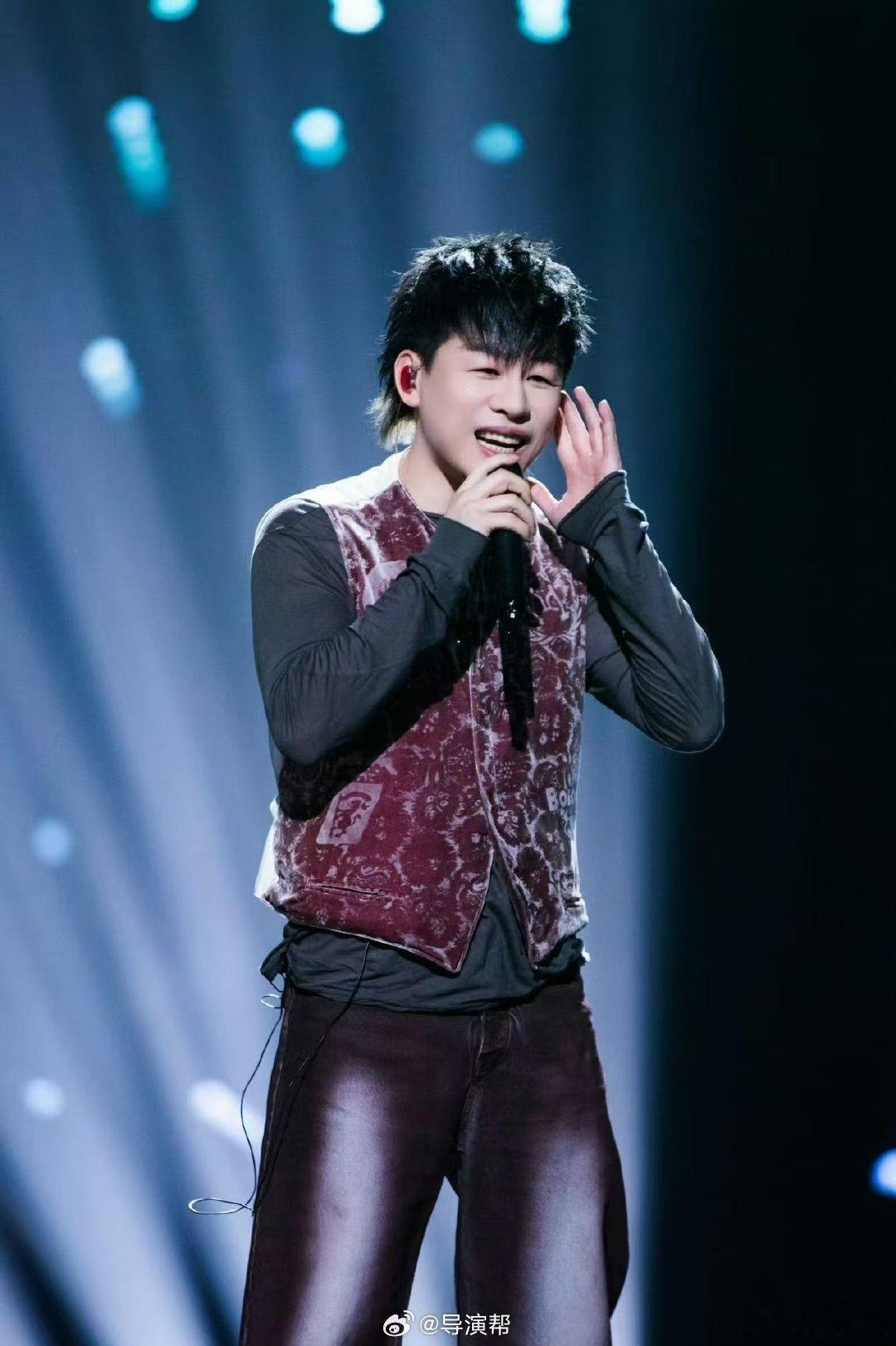 歌手直播胡彦斌编曲好怪歌手2026《偏爱》联名舞台亮点不断！以制作人身份打磨全部