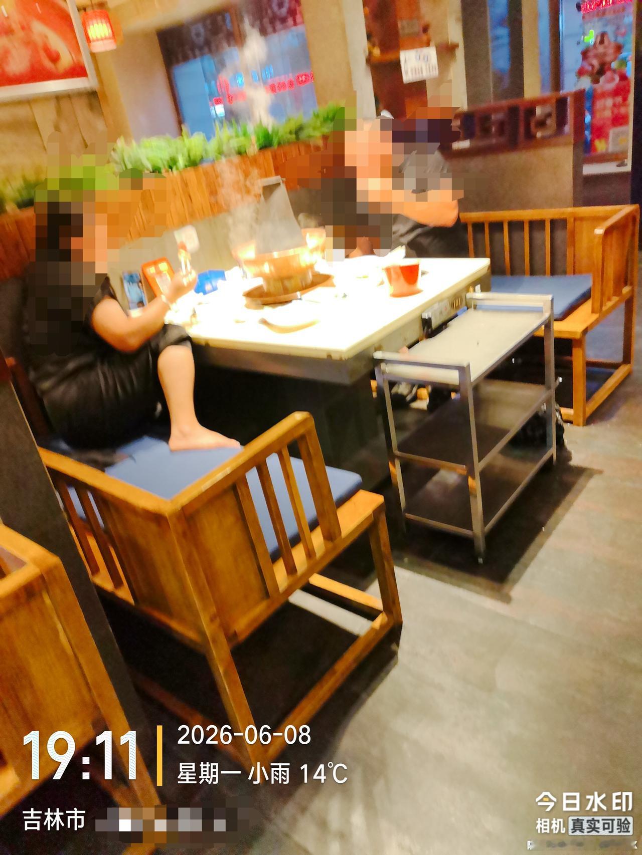 坐标吉林市，2026年6月18日上午08:27分，3个顾客在饭店吃饭遇到了最不文