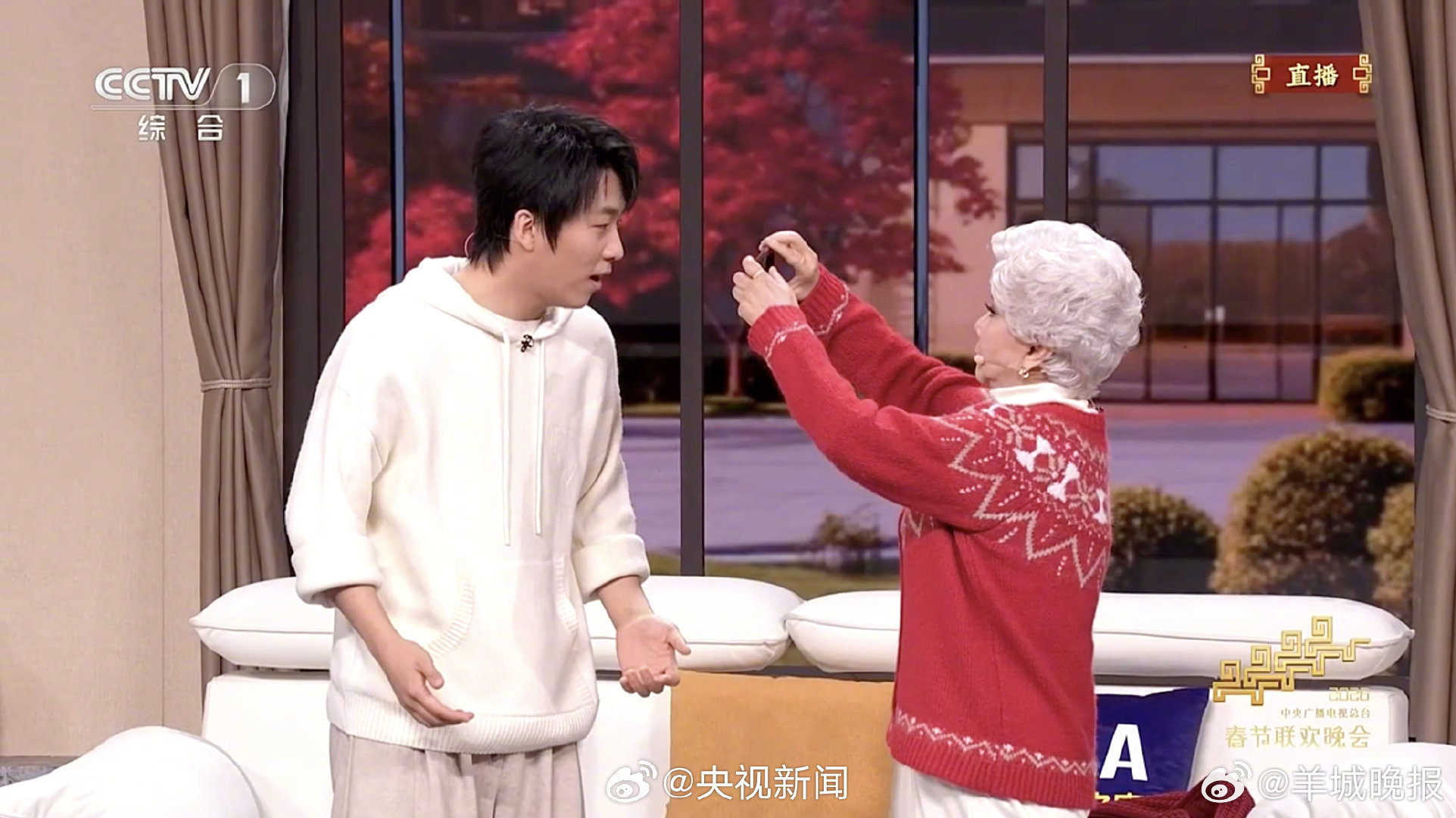 #蔡明王天放组合#【#蔡明还是那个蔡明#】再登#春晚#，怼人功力依旧。网友提问：