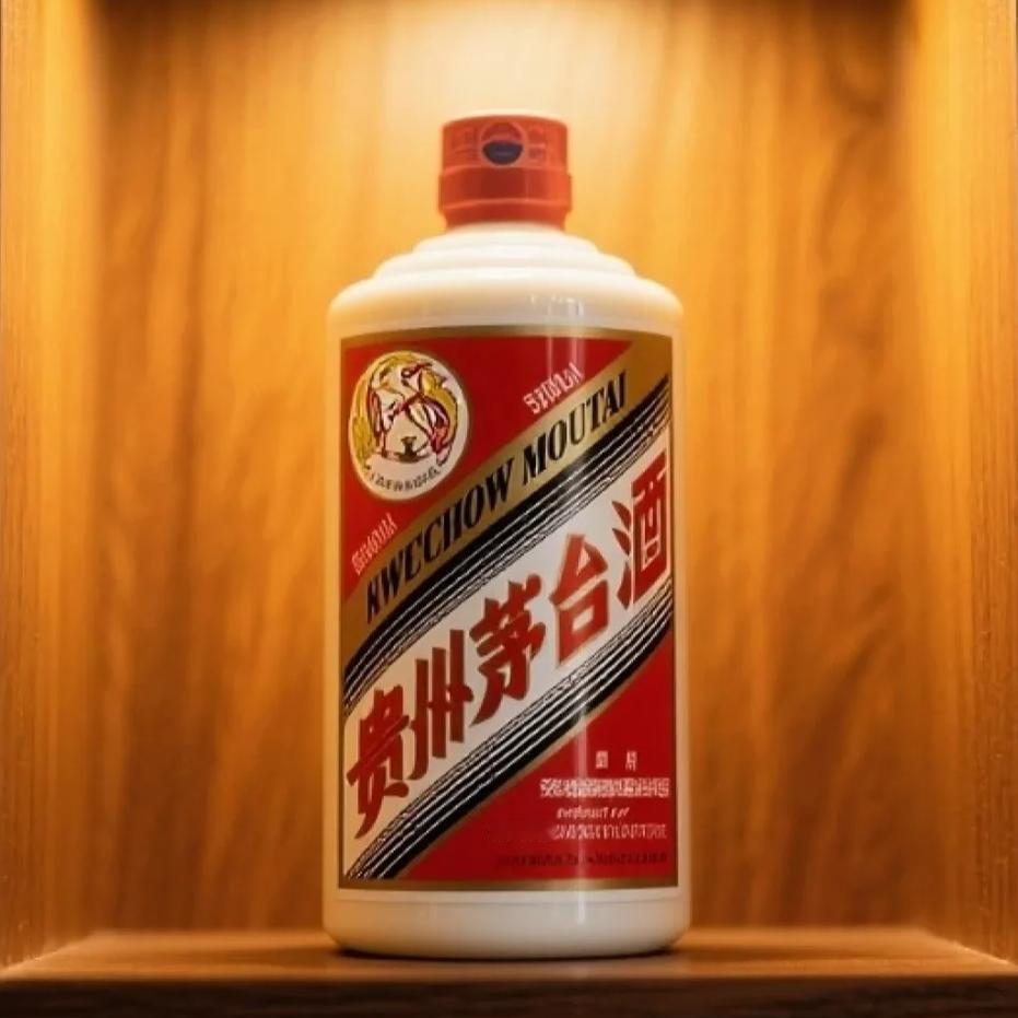 近期，飞天茅台价格持续下跌，曾被视为“硬通货”的高端白酒出现明显回调。部分黄牛和