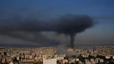 据半岛电视台报道，霍尔木兹海峡的安保费账单终于摆在了桌面上，伊朗第一副总统穆罕默