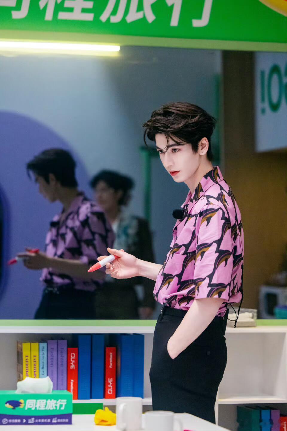 张凌赫[超话]  张凌赫壁纸之女友视角张凌赫｜ ​​​