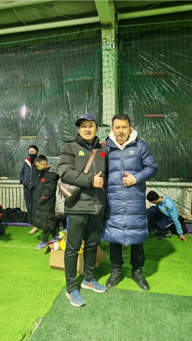 五人制室内赛，有幸见到了依木兰父亲，带队乌鲁木齐小马驹球队。