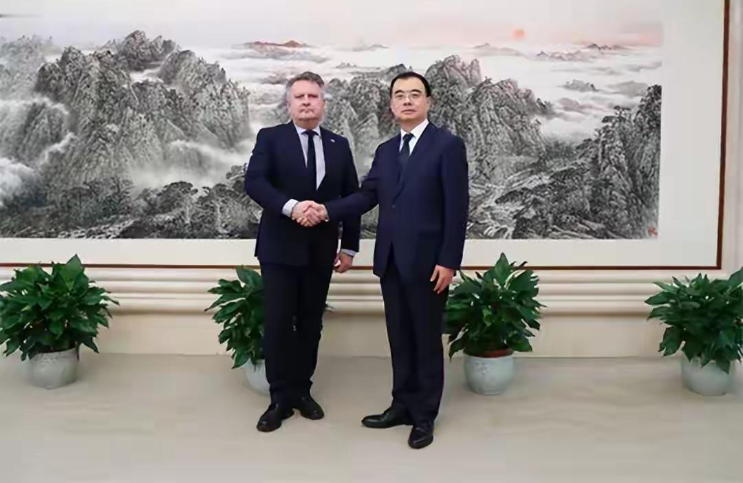 与俄罗斯达成协议前，乌克兰派一位大人物访华，许下一个重要承诺