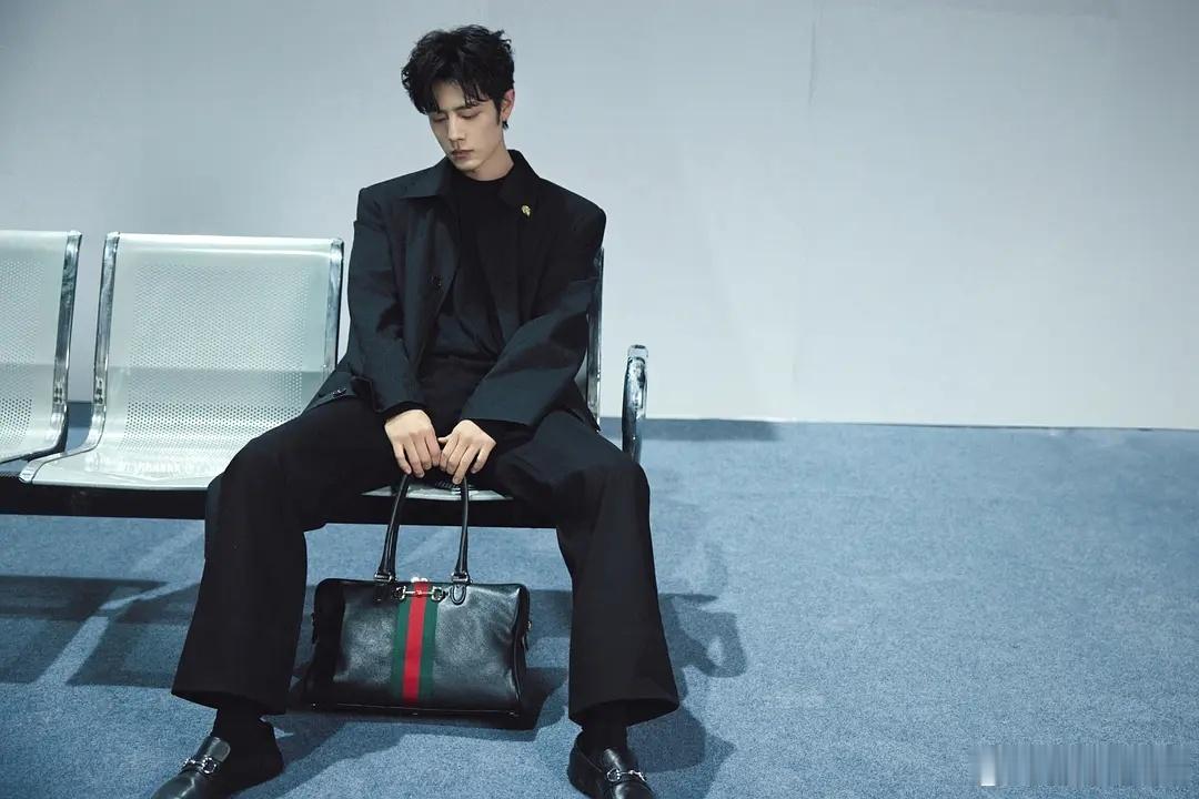 肖战米兰时装周出图，这次是真的要闪耀米兰了 
