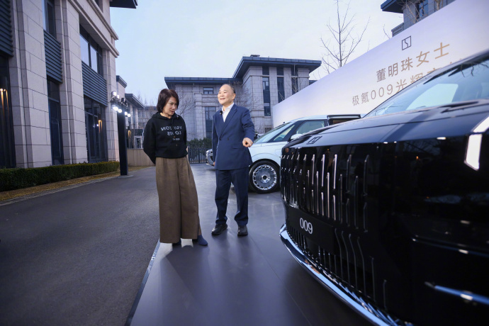 排面太顶了，空调女王买极氪009光辉是吉利老板给交车，两位实干家在各自的领域发光
