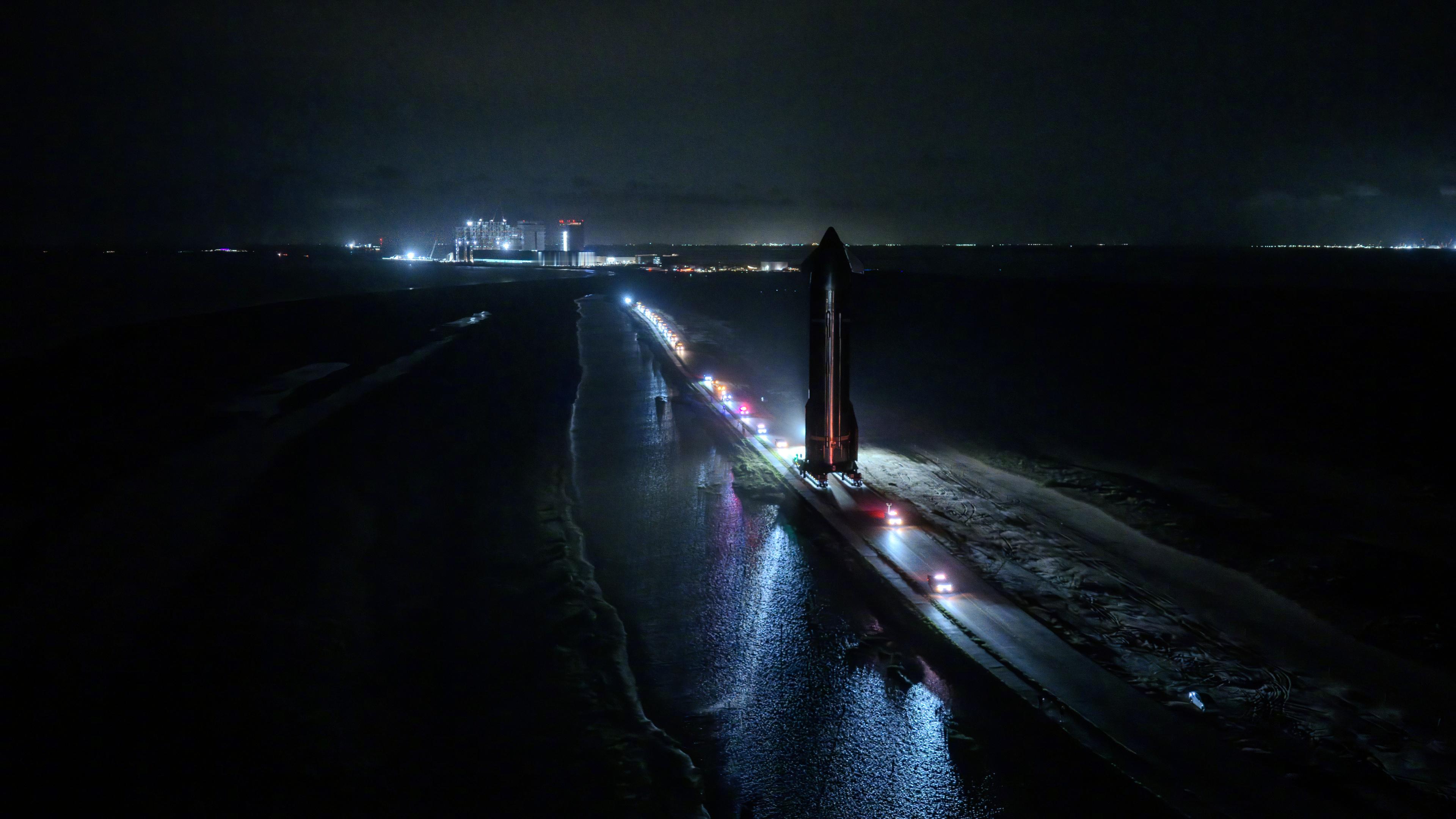 星舰V3首次合体，完成堆叠，图源SpaceX。 