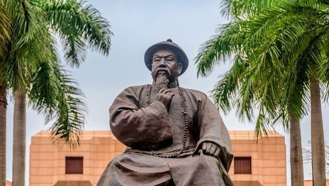 林则徐盯着那237万斤鸦片，想的不是场面，而是烧完之后地里还能刨出膏，风一吹毒气