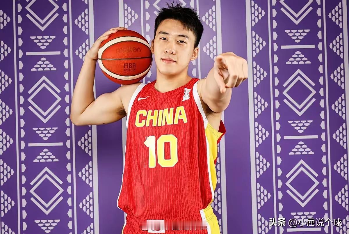 王俊杰，中国男篮的锋线大将，一不小心冲上了热搜了。怎么回事呢？热搜的看点出处是将