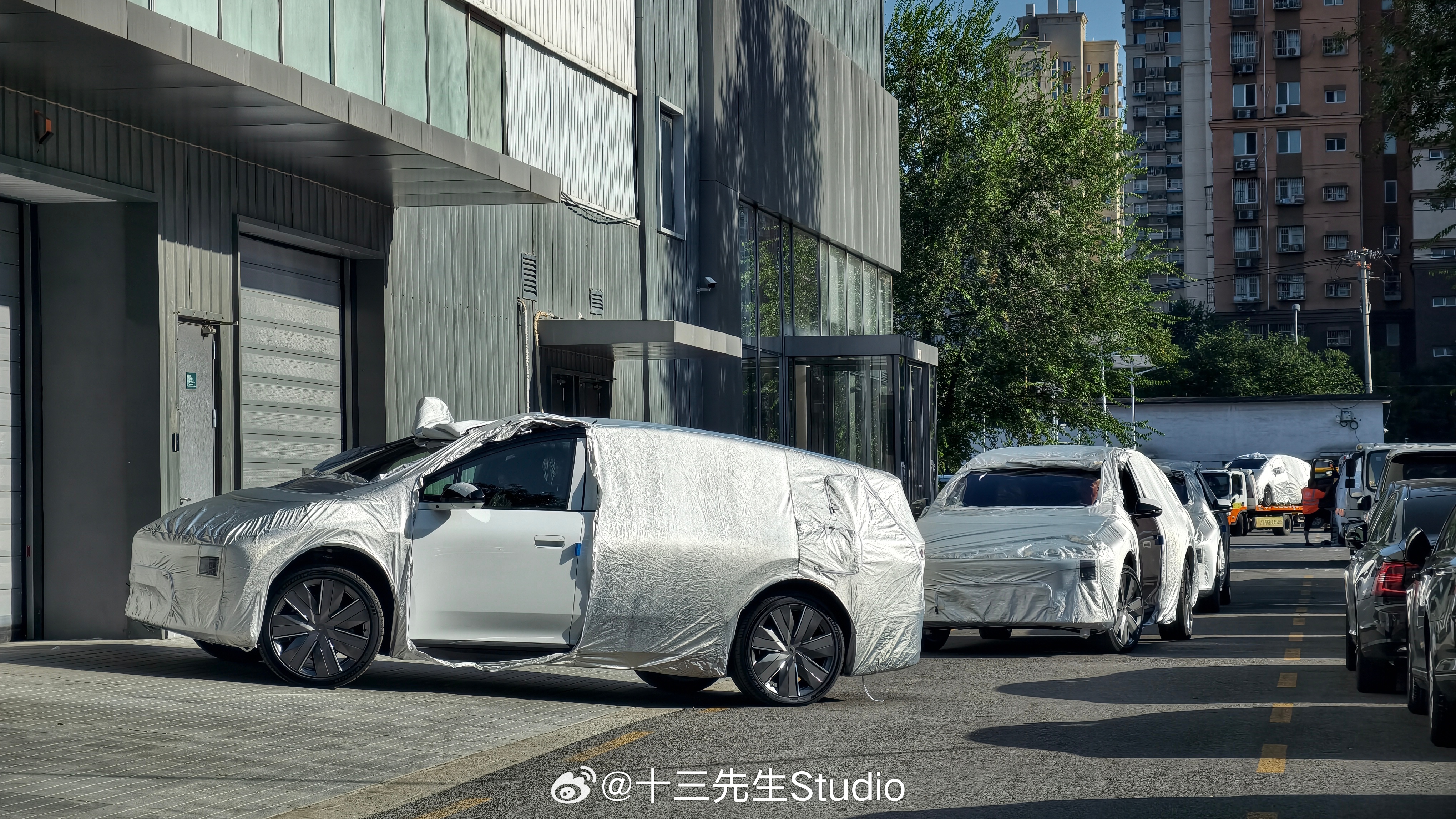 理想i9来到交付中心，准备做pdi了，会不会跟明天MEGA一起发布～双家用旗舰理