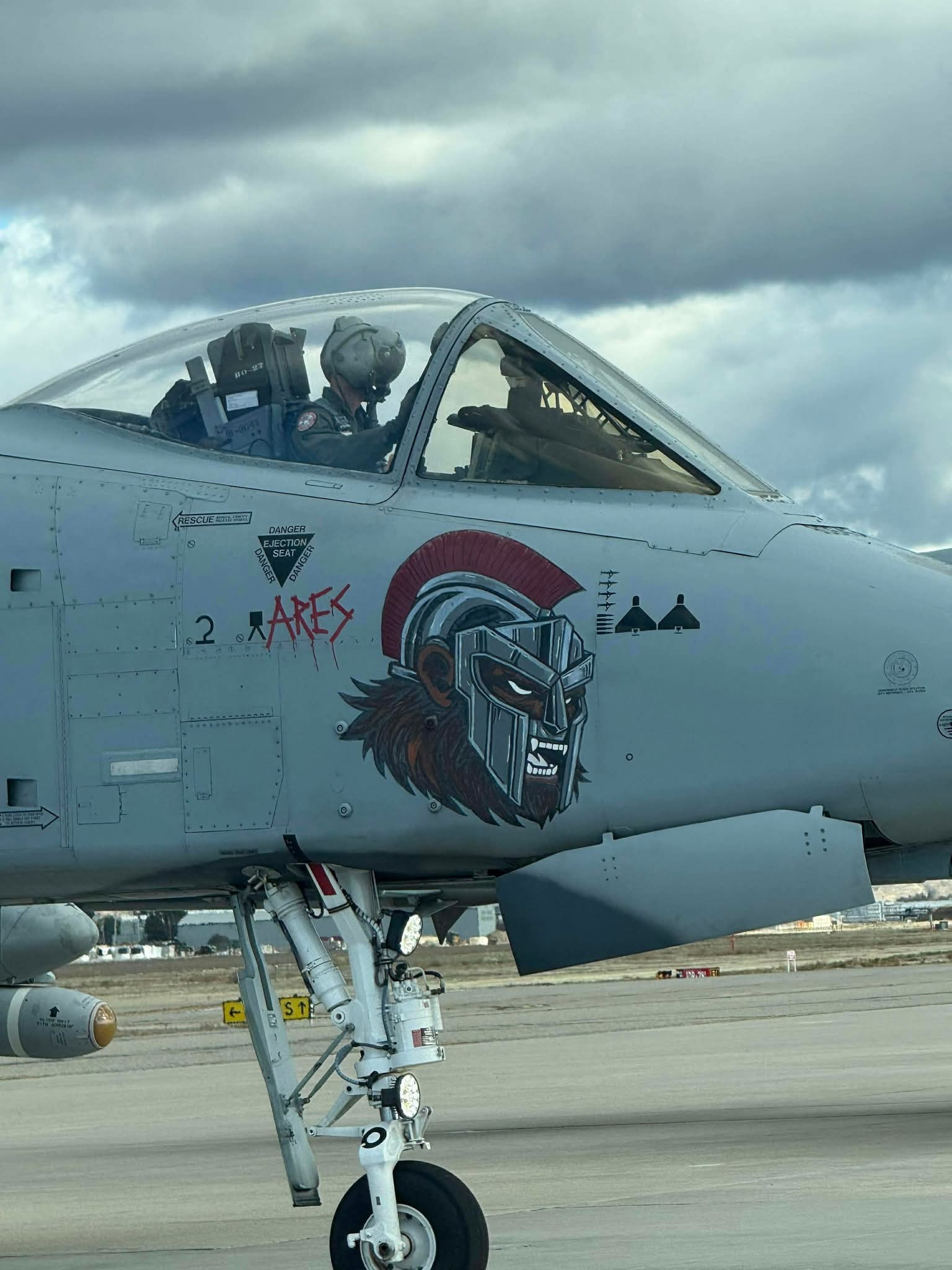 在中东部署的MD二等人A-10，机头的标志显示其击落了两架伊朗“见证者136”自